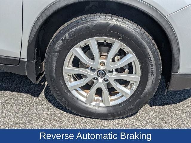 Used 2020 Nissan Rogue SV FWD image 12