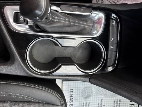 Used 2022 Buick Encore GX Select w/ Sport Touring Package FWD image 32