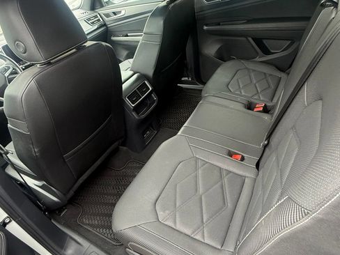 Used 2025 Volkswagen Atlas Cross Sport SE FWD image 6
