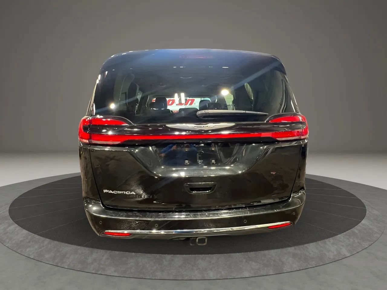 Used 2021 Chrysler Pacifica Touring-L w/ Uconnect Theater Family Group FWD image 4