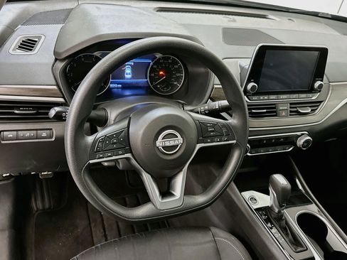Used 2024 Nissan Altima 2.5 SV FWD image 18
