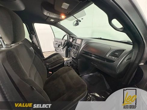 Used 2017 Dodge Grand Caravan SE image 8