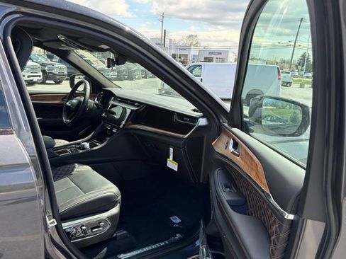 New 2026 Jeep Grand Cherokee Summit image 25