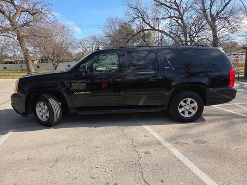 Used 2012 GMC Yukon XL SLT w/ SLT-2 Equipment Package image 3