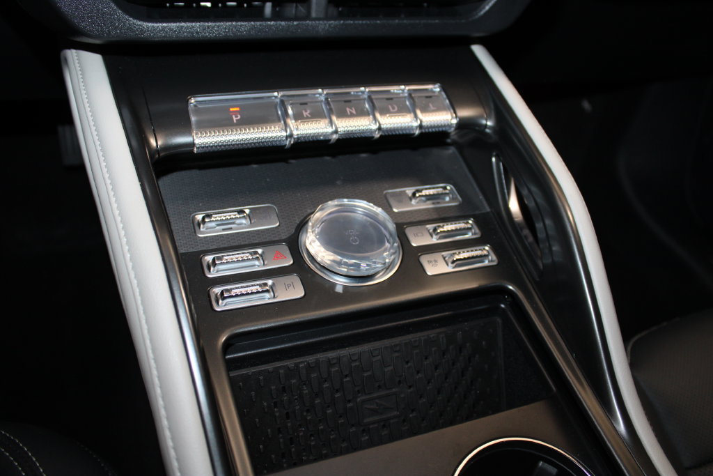 Used 2025 Lincoln Nautilus Premier AWD/4WD image 24