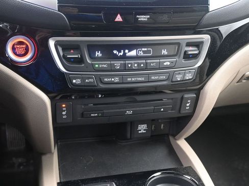 Used 2016 Honda Pilot Touring image 18
