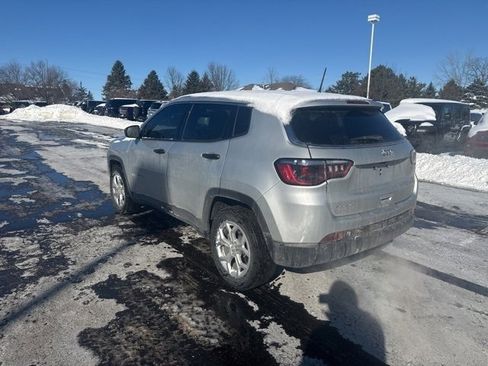 Used 2024 Jeep Compass Sport image 3