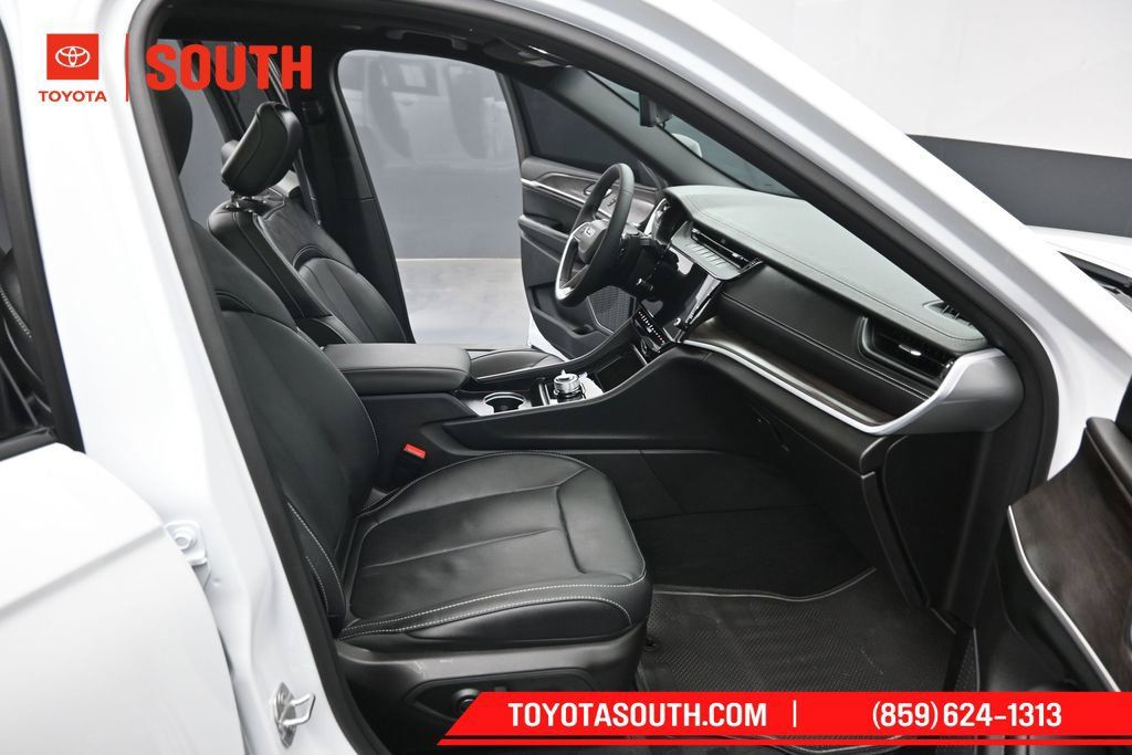 Used 2026 Jeep Grand Cherokee L Limited AWD/4WD image 37