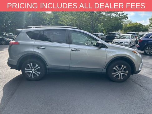 Used 2018 Toyota RAV4 LE FWD image 8