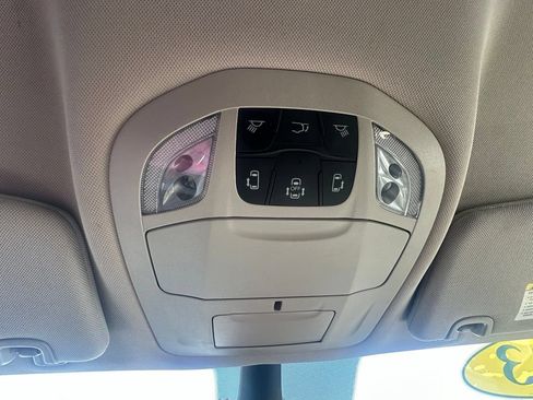 Used 2023 Chrysler Pacifica Touring-L FWD image 25