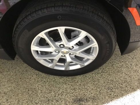 Used 2024 Chevrolet Equinox LT FWD image 23