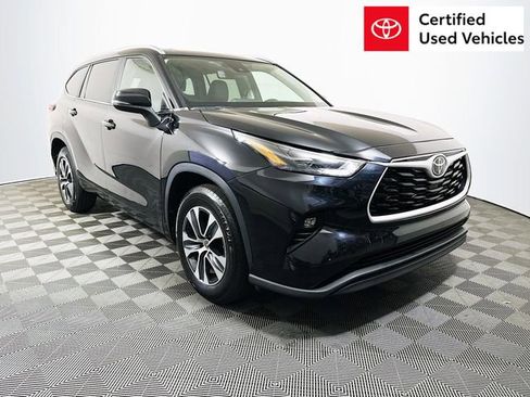 Used 2024 Toyota Highlander XLE image 1