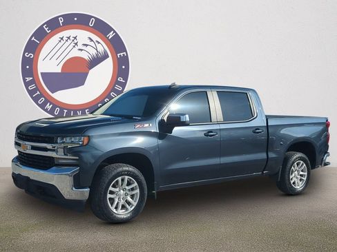 Used 2022 Chevrolet Silverado 1500 LT AWD/4WD image 2