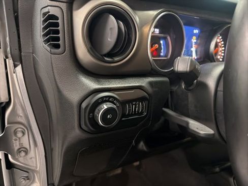 Used 2019 Jeep Wrangler Unlimited Sport S AWD/4WD image 17