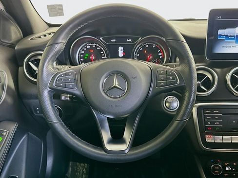 Used 2019 Mercedes-Benz GLA 250 4MATIC image 14