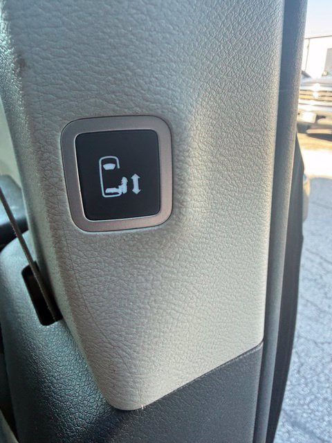 Used 2021 Chrysler Pacifica Touring-L FWD image 18