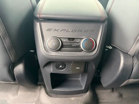 Used 2025 Ford Explorer ST-Line image 13