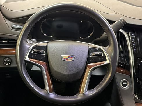 Used 2020 Cadillac Escalade ESV Premium Luxury AWD/4WD image 16