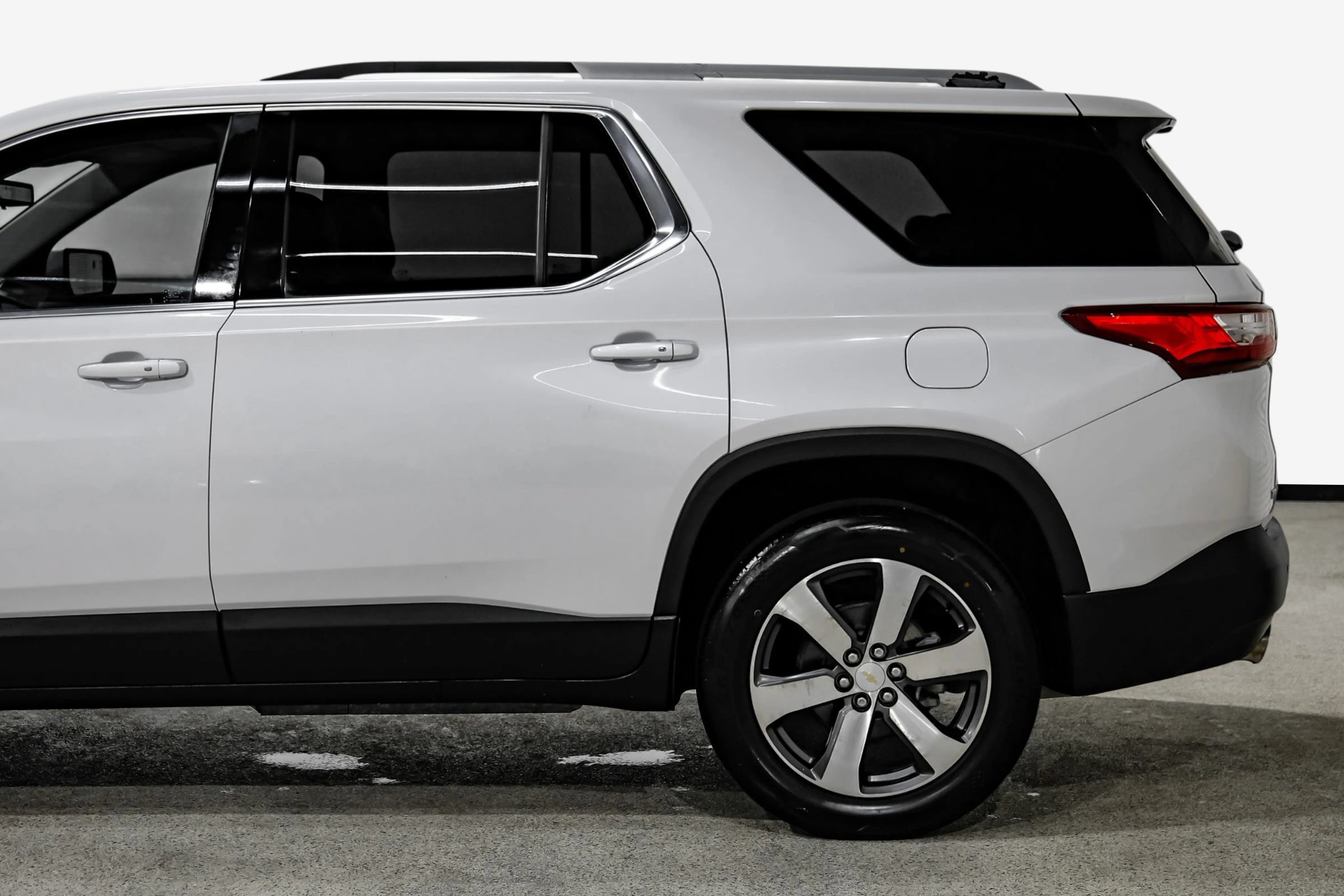 Used 2018 Chevrolet Traverse LT FWD image 11