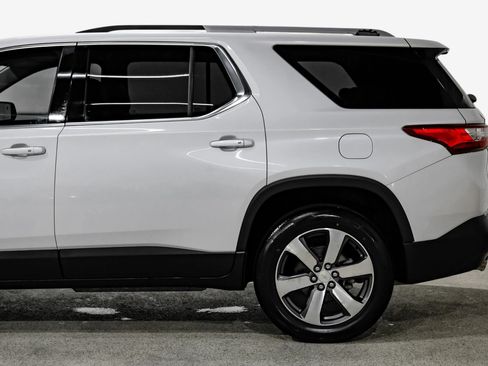 Used 2018 Chevrolet Traverse LT FWD image 11