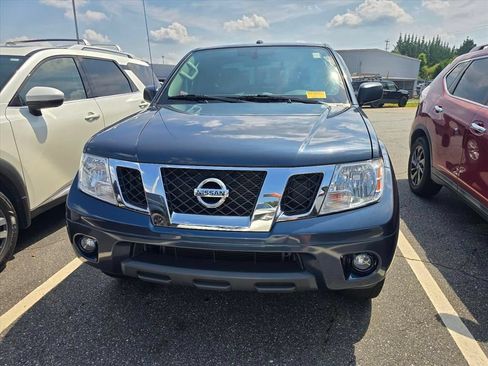 Used 2017 Nissan Frontier SV w/ SV Value Truck Package AWD/4WD image 8