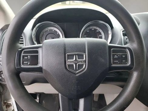 Used 2019 Dodge Grand Caravan SE FWD image 14