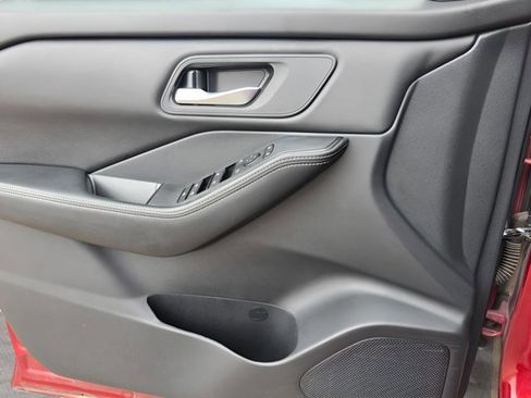 Certified 2024 Nissan Rogue SV FWD image 18