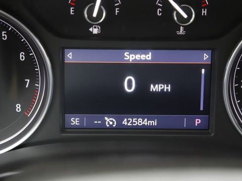 Used 2022 Buick Enclave Essence image 32