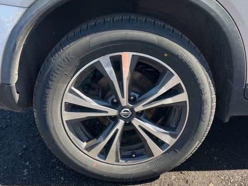 Used 2018 Nissan Rogue SL image 10
