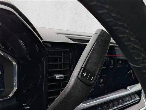 Used 2025 GMC Sierra 1500 SLT image 11