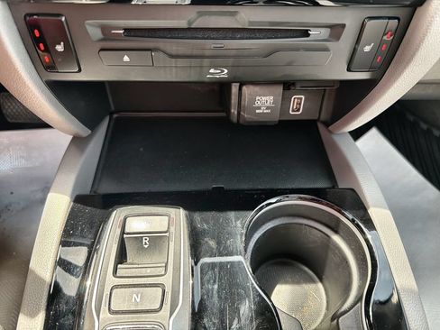 Used 2019 Honda Pilot Touring image 17