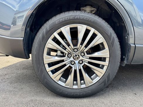 Used 2022 Toyota Venza Limited AWD/4WD image 45