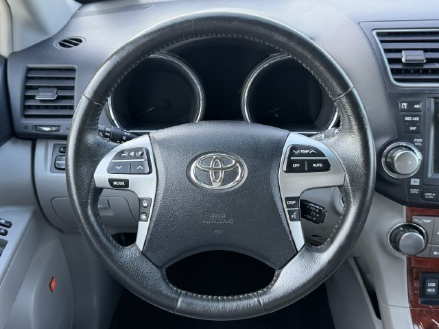 Used 2012 Toyota Highlander Limited w/ Tow Pkg FWD image 14