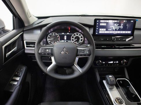 New 2025 Mitsubishi Outlander SE image 22