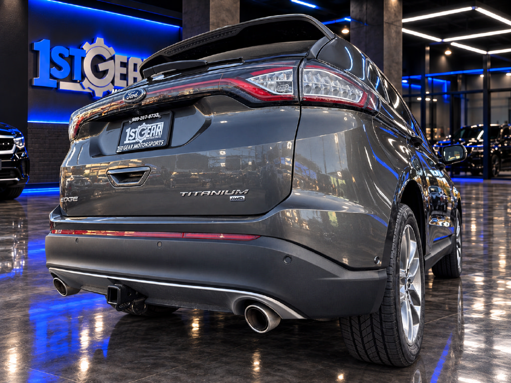 Used 2018 Ford Edge Titanium w/ Equipment Group 302A AWD/4WD image 11
