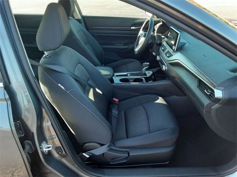 Used 2024 Nissan Altima 2.5 SV image 28