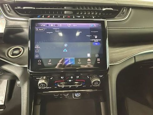 Used 2023 Jeep Grand Cherokee Overland w/ Luxury Tech Group IV AWD/4WD image 21