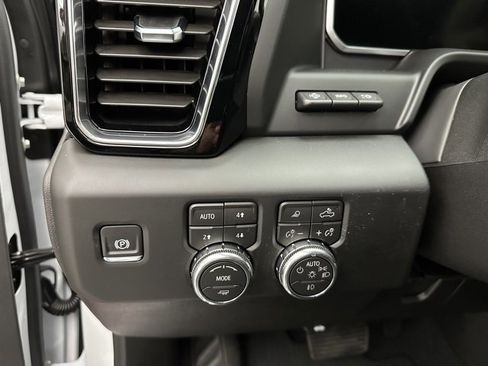 New 2026 GMC Sierra 3500 Denali w/ Denali Reserve Package image 16