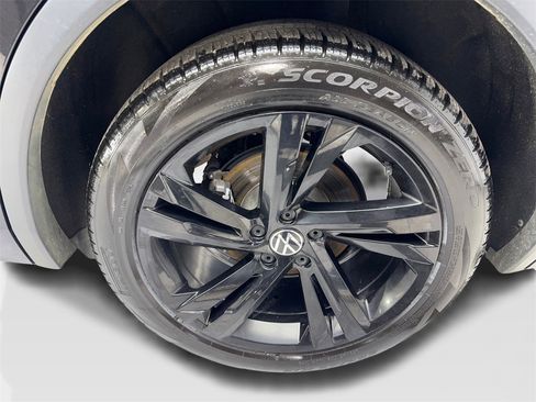 Used 2024 Volkswagen Tiguan SE R-Line image 80