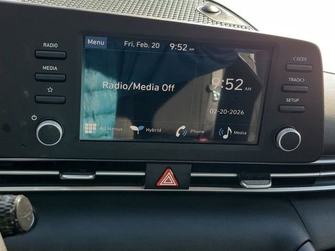 Used 2025 Hyundai Elantra Hybrid FWD image 6
