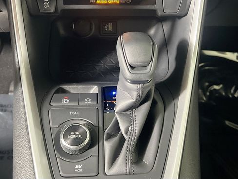 Used 2025 Toyota RAV4 LE AWD/4WD image 23