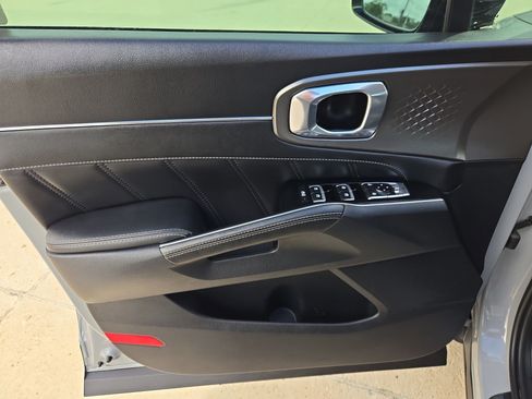 Used 2023 Kia Sorento SX FWD image 13
