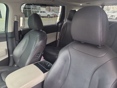 Used 2024 Kia Carnival SX Prestige FWD image 11