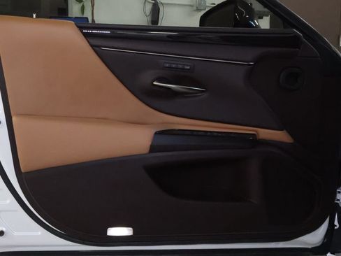 Used 2019 Lexus ES 350 w/ Premium Package FWD image 12