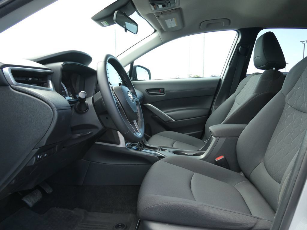 Used 2022 Toyota Corolla Cross LE AWD/4WD image 21
