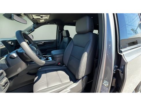 New 2026 Chevrolet Suburban LT w/ Comfort Package AWD/4WD image 24