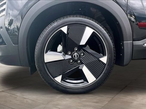 Certified 2025 Nissan Kicks SR FWD image 31