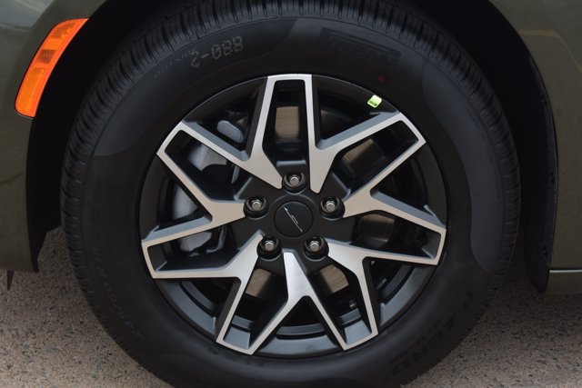 New 2027 Chrysler Pacifica Limited AWD/4WD image 11
