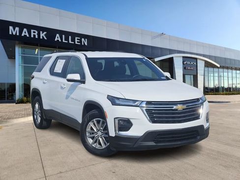 Used 2023 Chevrolet Traverse LT image 1