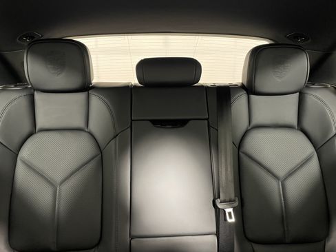 Certified 2026 Porsche Macan AWD/4WD image 16